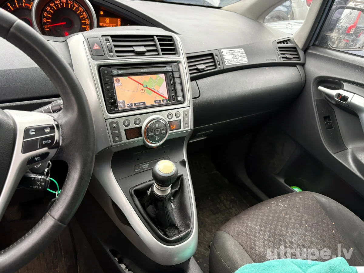 TOYOTA VERSO