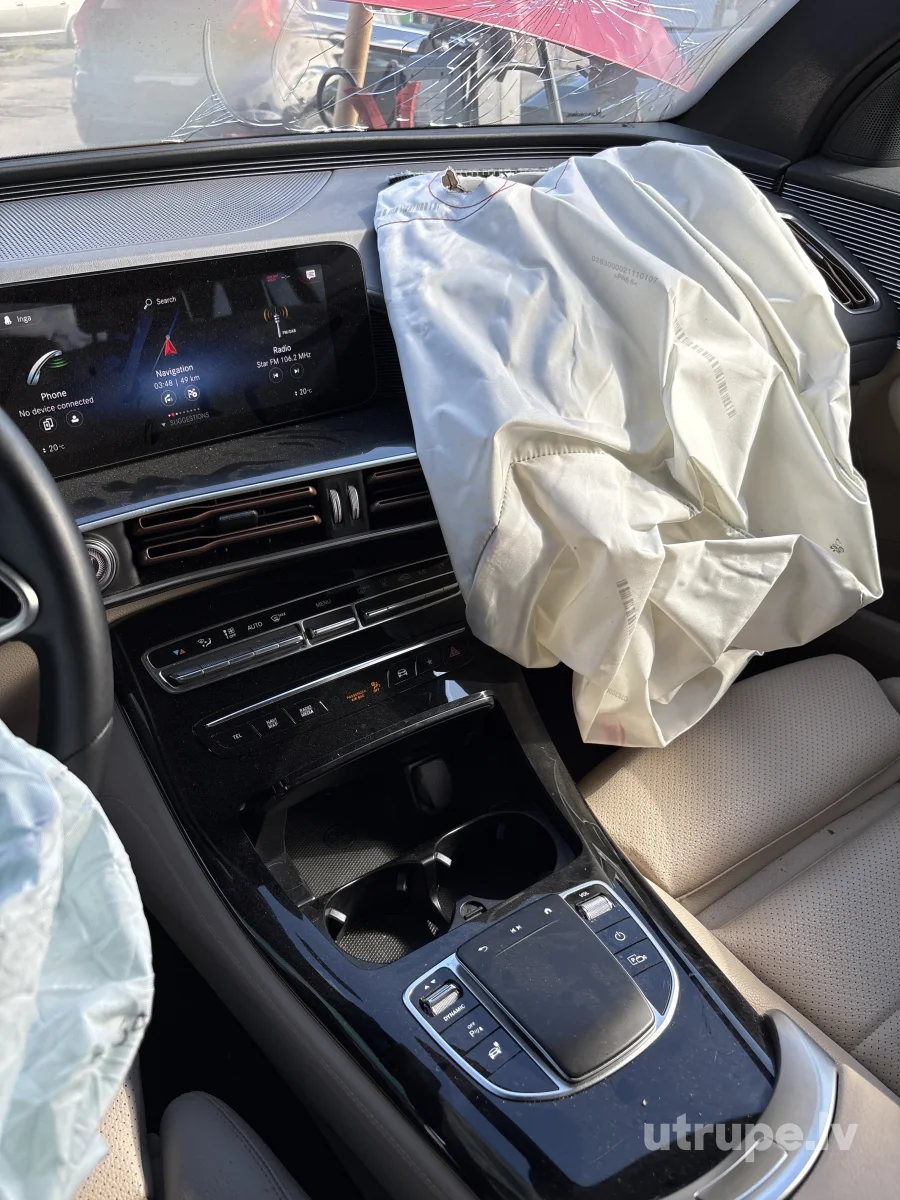 MERCEDES EQC400
