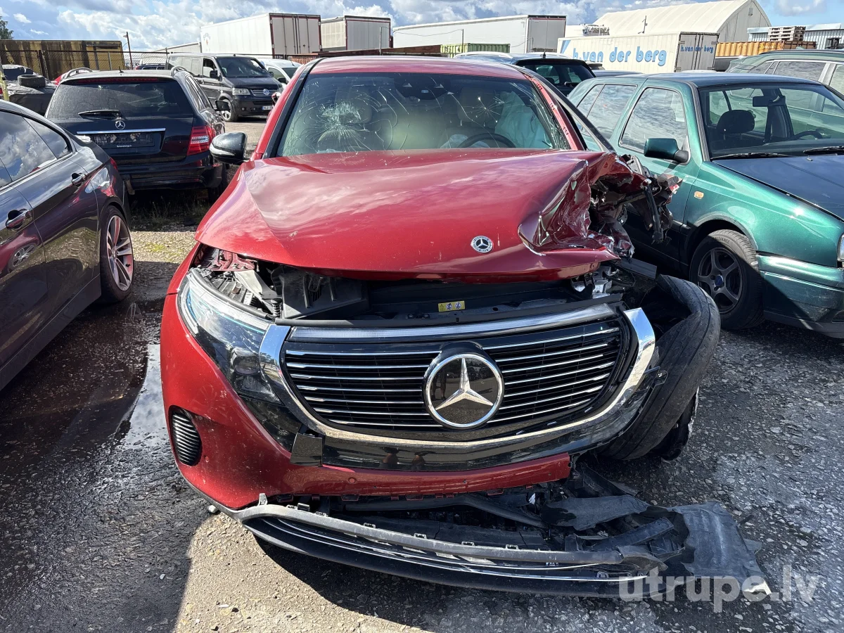 MERCEDES EQC400