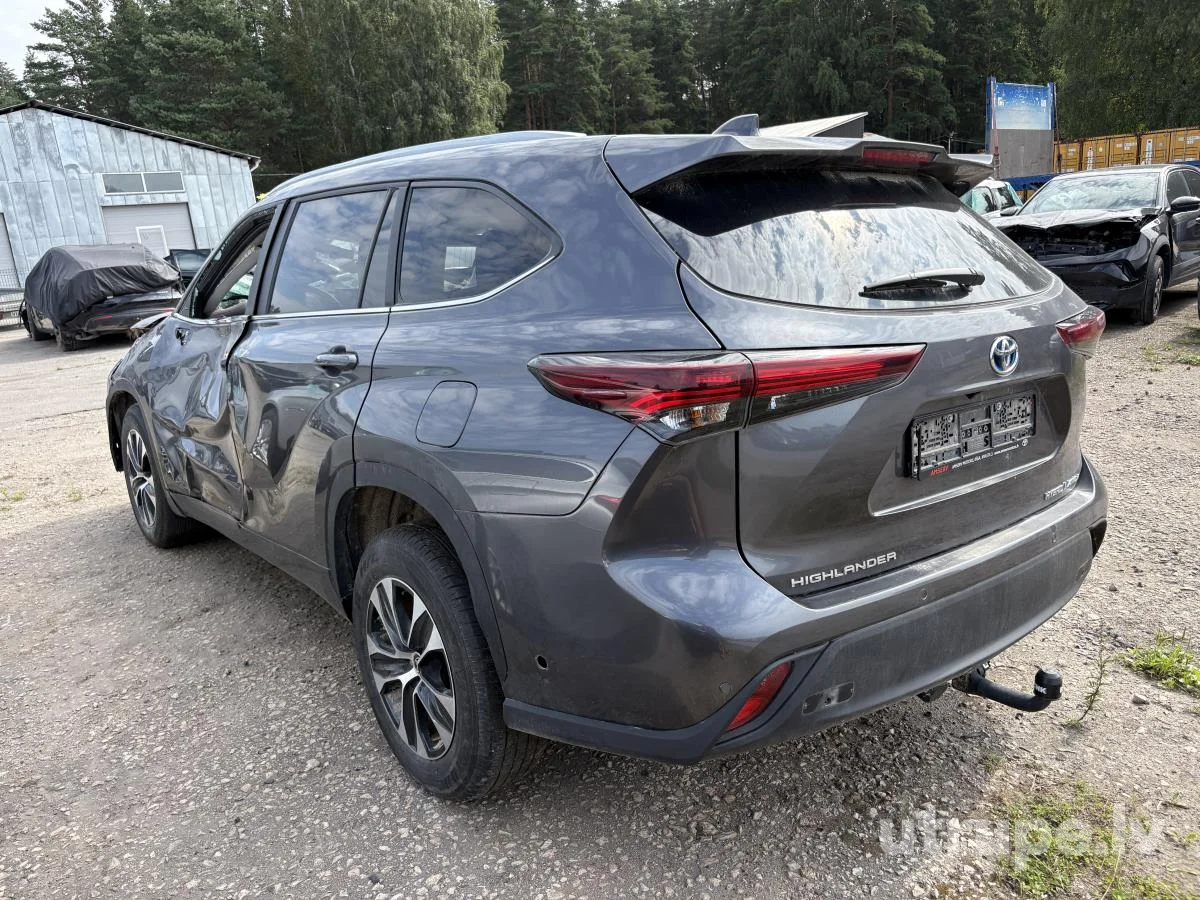 TOYOTA HIGHLANDER