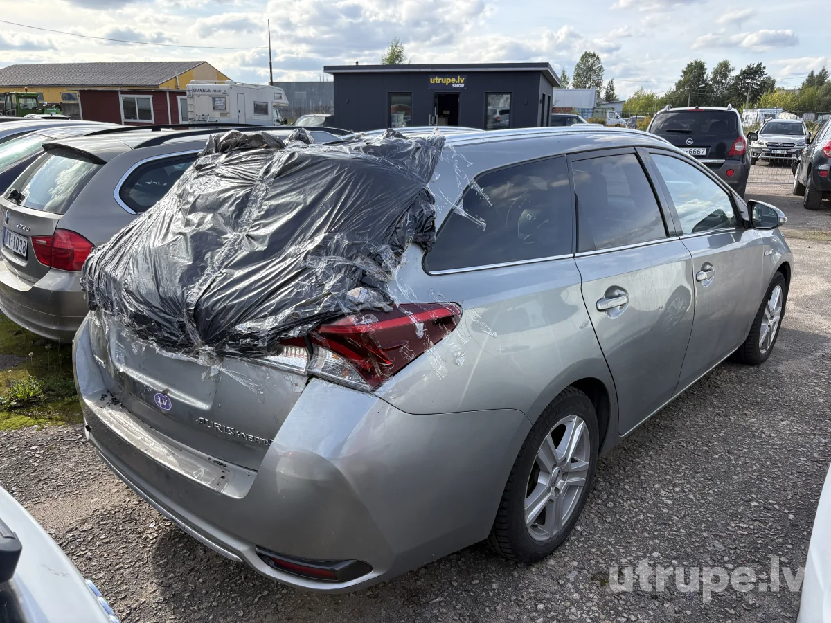 TOYOTA AURIS