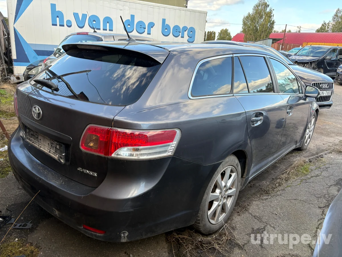 TOYOTA AVENSIS