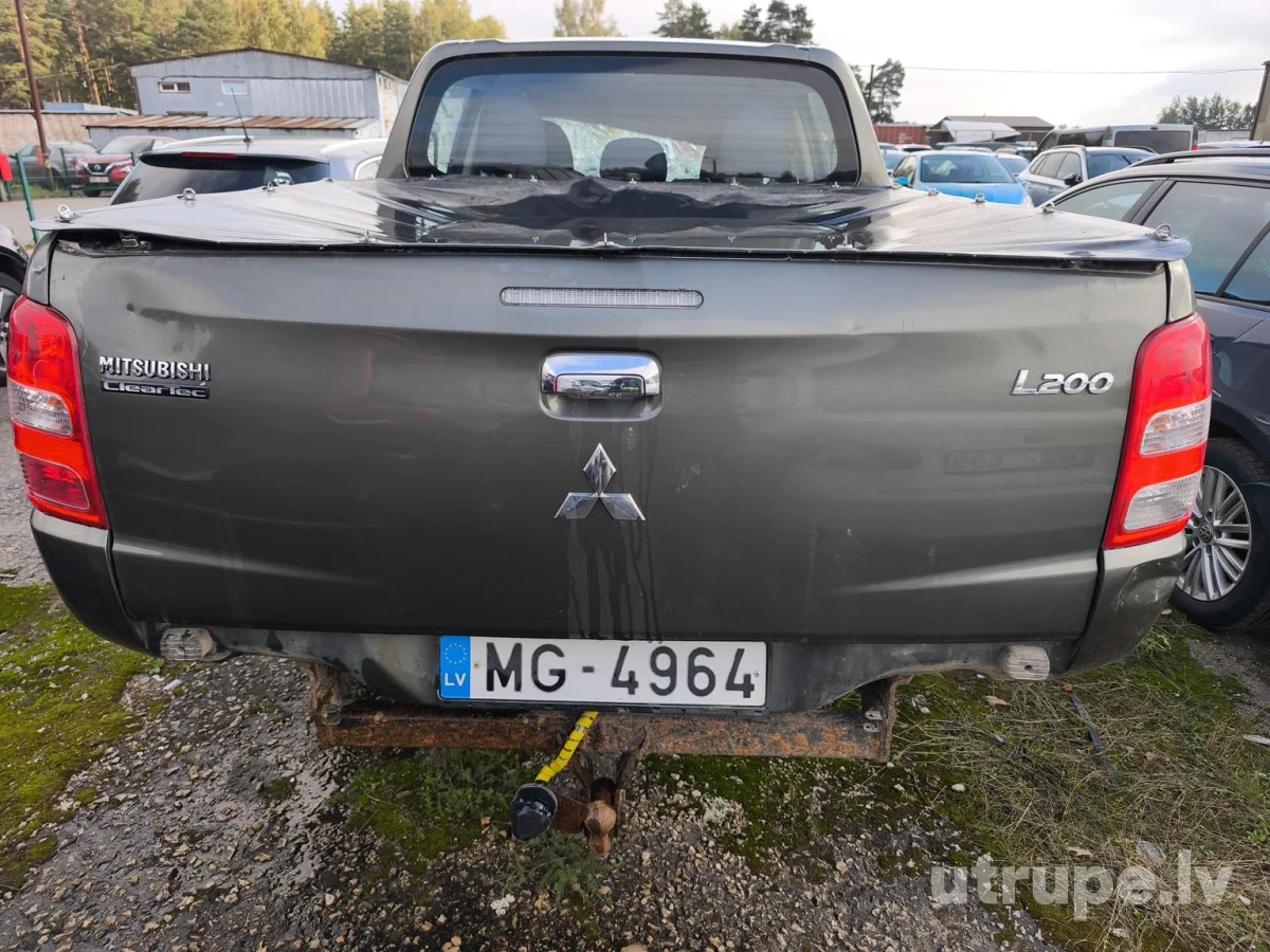 MITSUBISHI L200