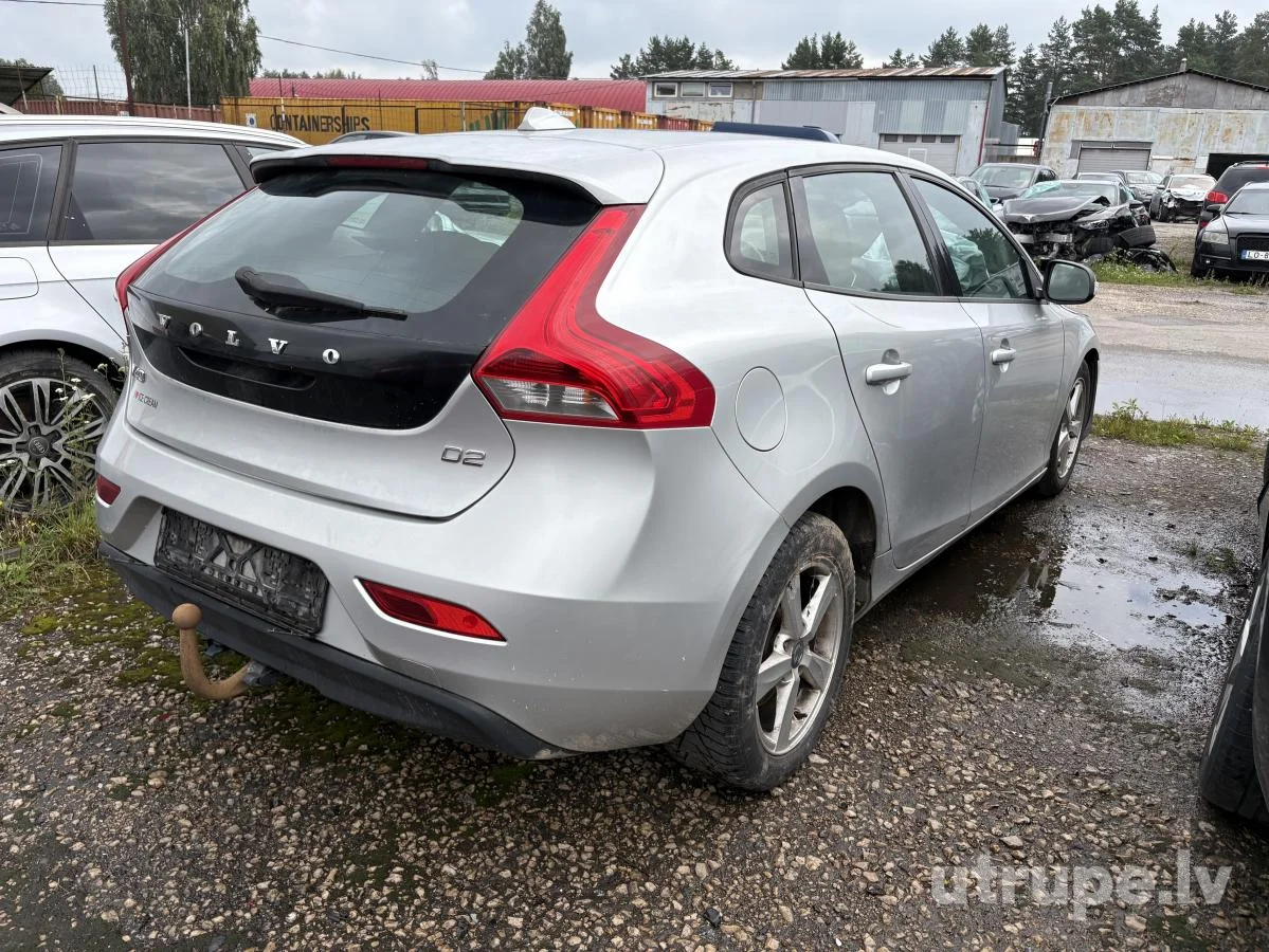 VOLVO V40