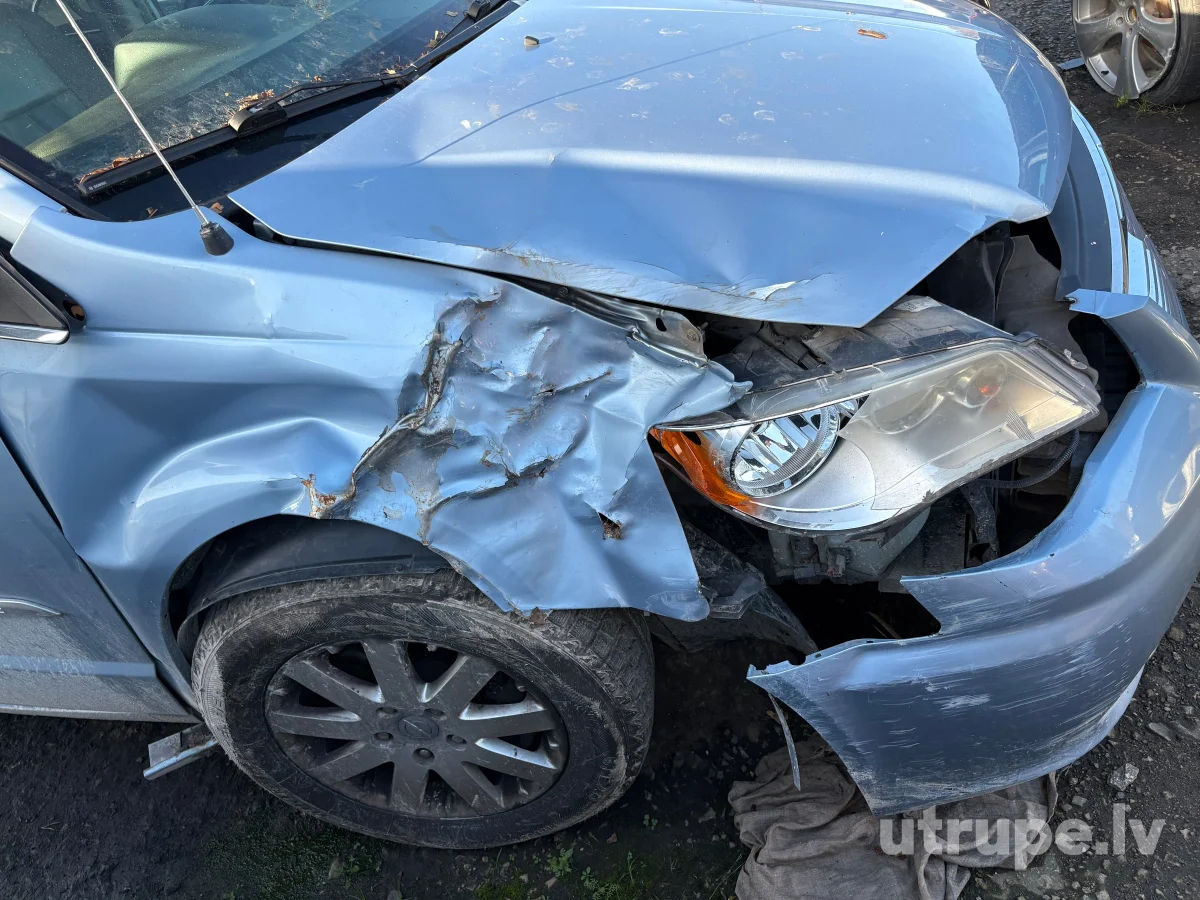 CHRYSLER TOWN & COUNTRY