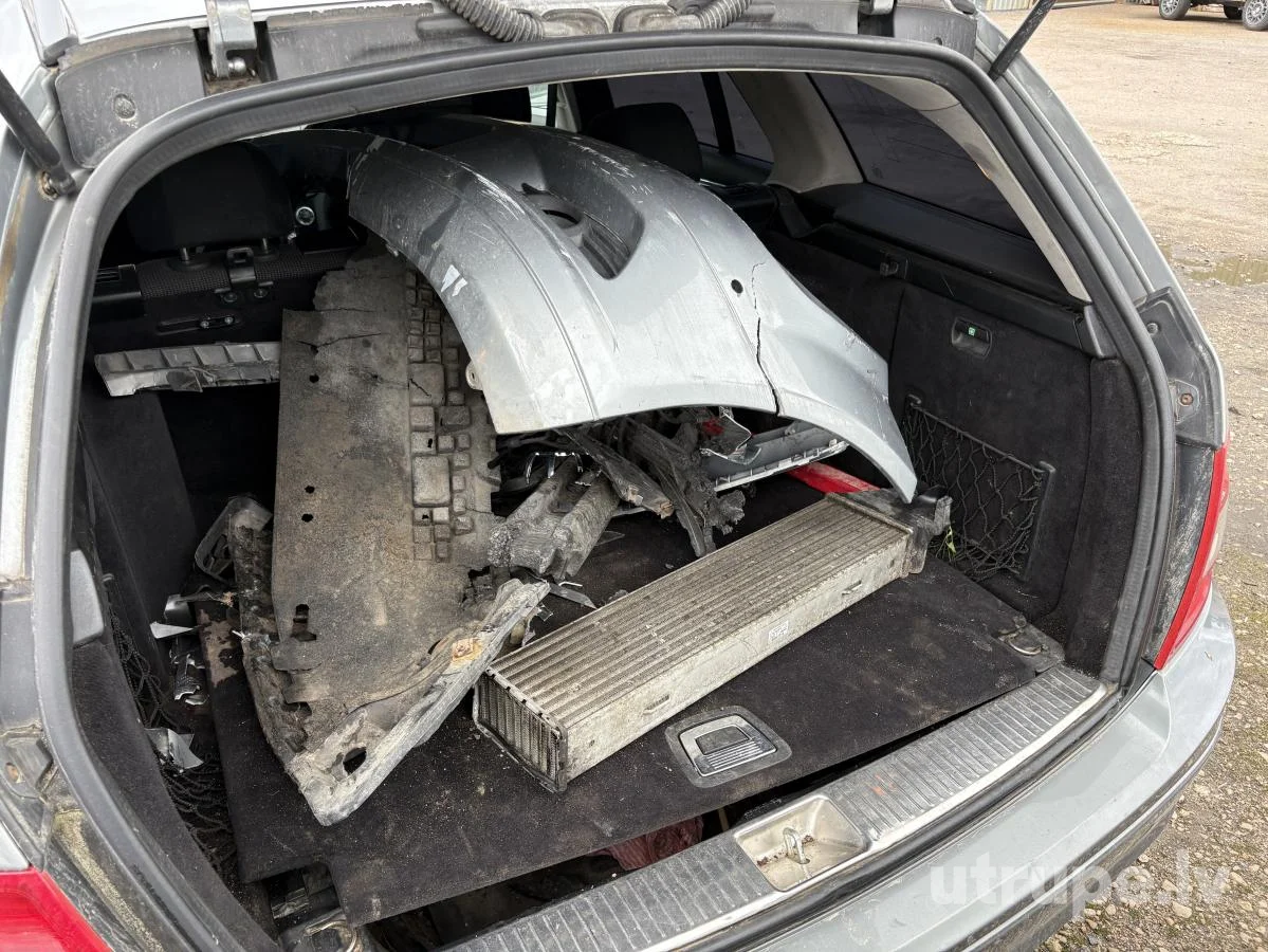 MERCEDES C220