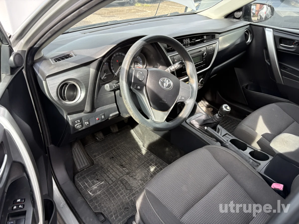 TOYOTA AURIS