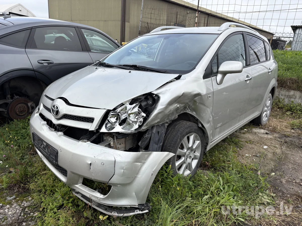TOYOTA COROLLA VERSO