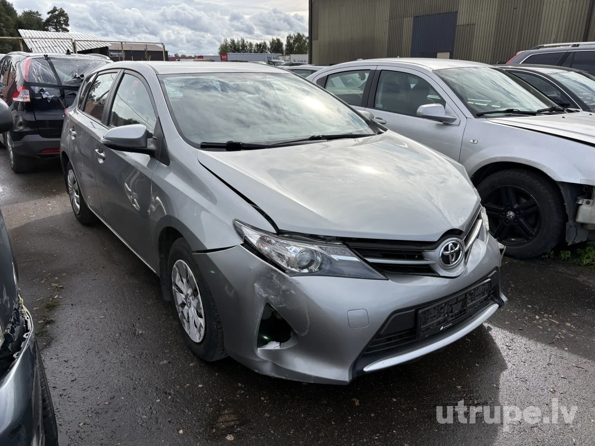 TOYOTA AURIS