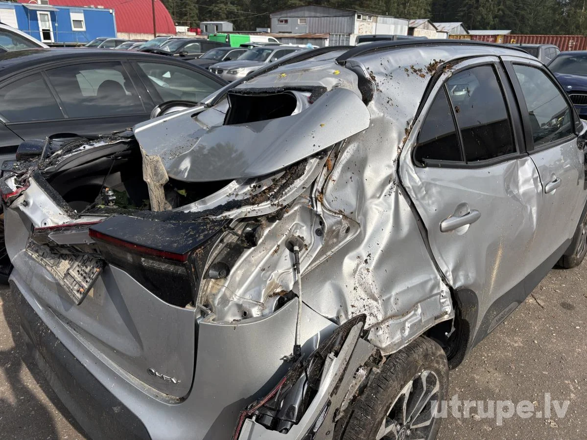 TOYOTA YARIS CROSS