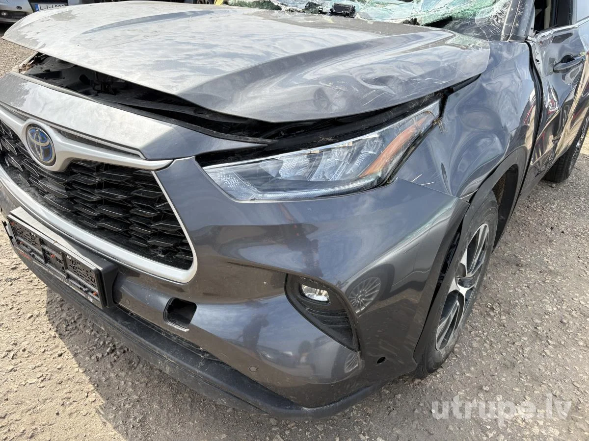 TOYOTA HIGHLANDER