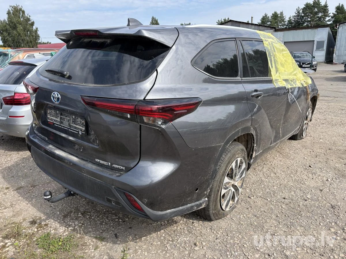TOYOTA HIGHLANDER