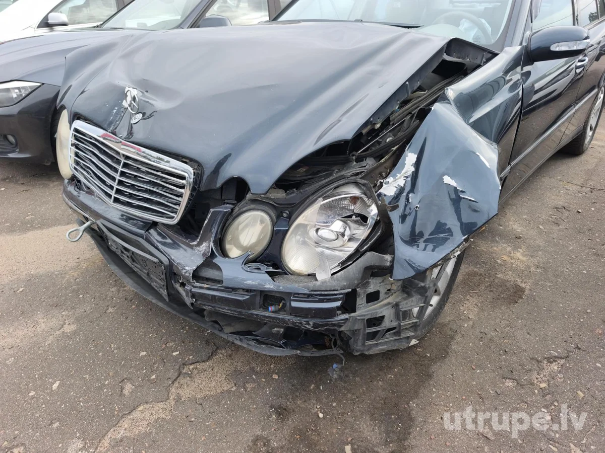 MERCEDES E240