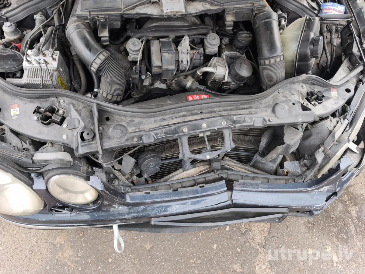 MERCEDES E240