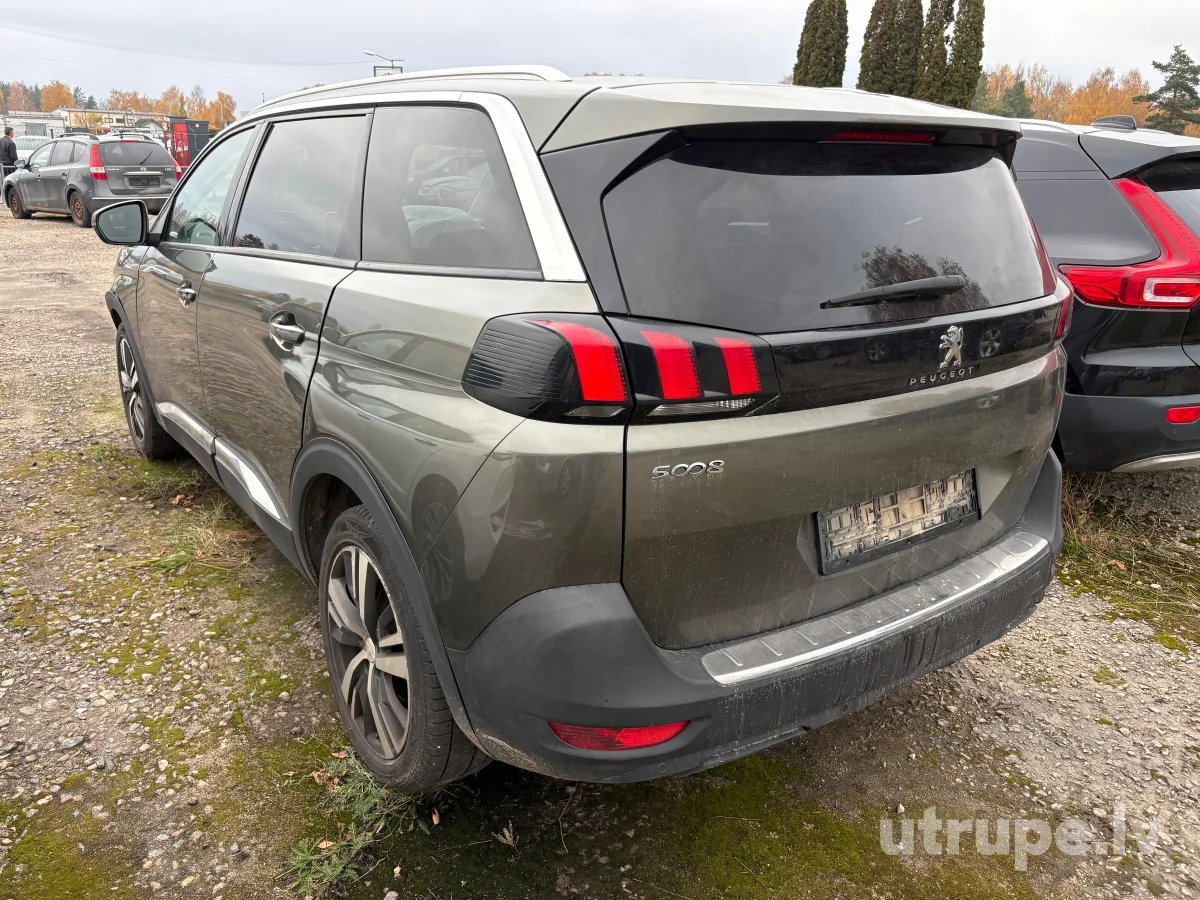 PEUGEOT 5008