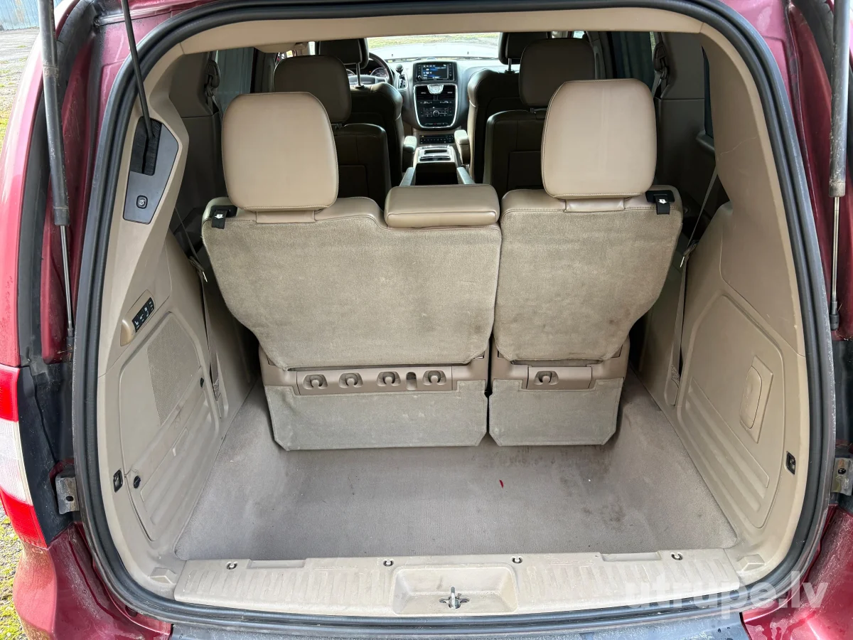 CHRYSLER TOWN & COUNTRY