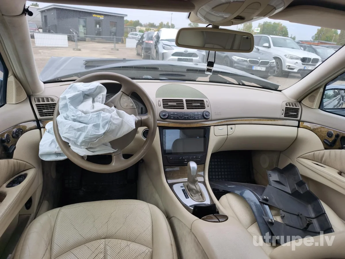 MERCEDES E240