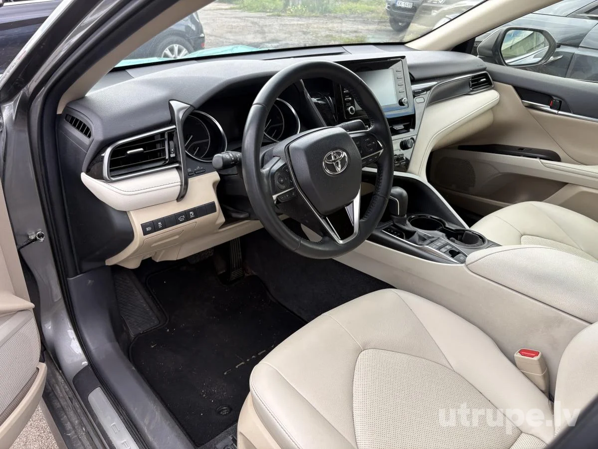 TOYOTA CAMRY