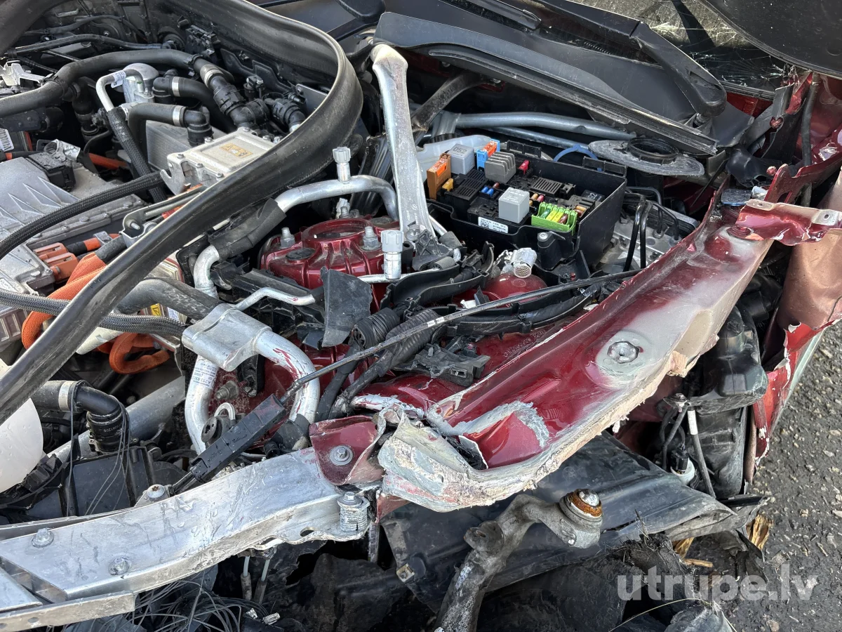 MERCEDES EQC400