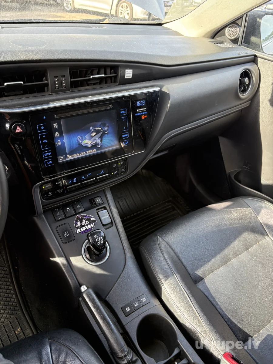 TOYOTA AURIS