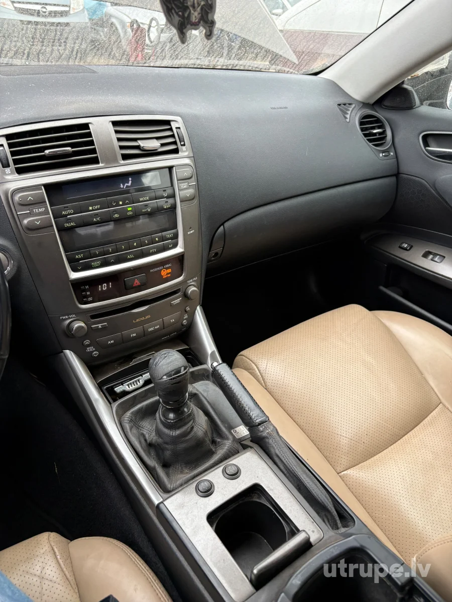 LEXUS IS 220